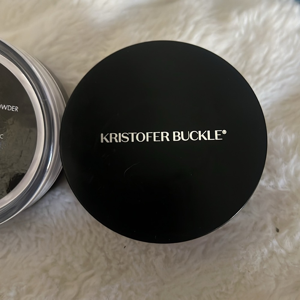Kristofer Buckle Translucent Loose Setting Powder - Picture 2 of 5